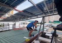 Thi công điện mặt trời Vương Quốc Solar